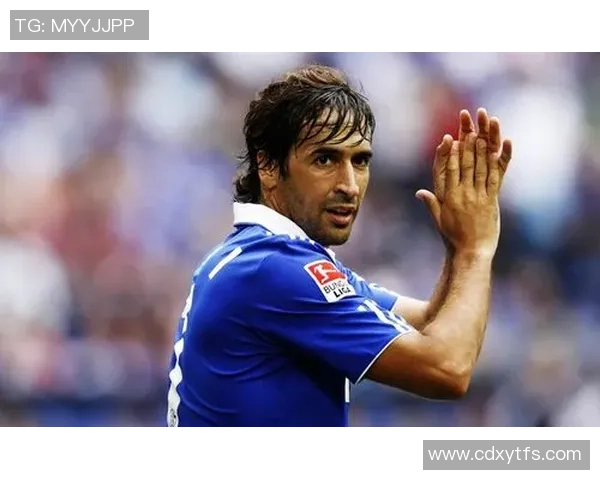 足球明星日常生活高清壁纸分享展现他们真实的一面与球场风采