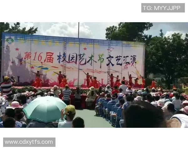 足球明星童趣画作展现梦想与激情的童年时光